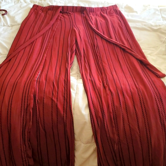 Stylish red pants - Picture 3 of 4